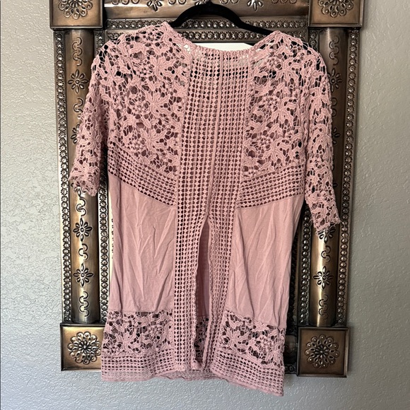 BKE Pink Lace Blouse - Picture 3 of 3